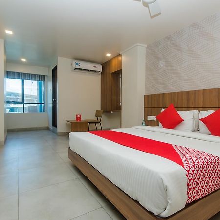 Oyo 13857 Hotel Imperial Umele Exterior photo